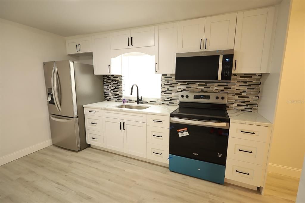 For Sale: $320,000 (3 beds, 2 baths, 832 Square Feet)