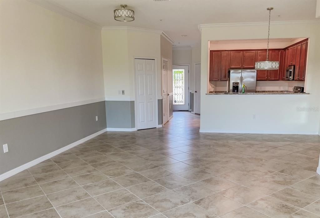 For Rent: $2,200 (3 beds, 2 baths, 1949 Square Feet)