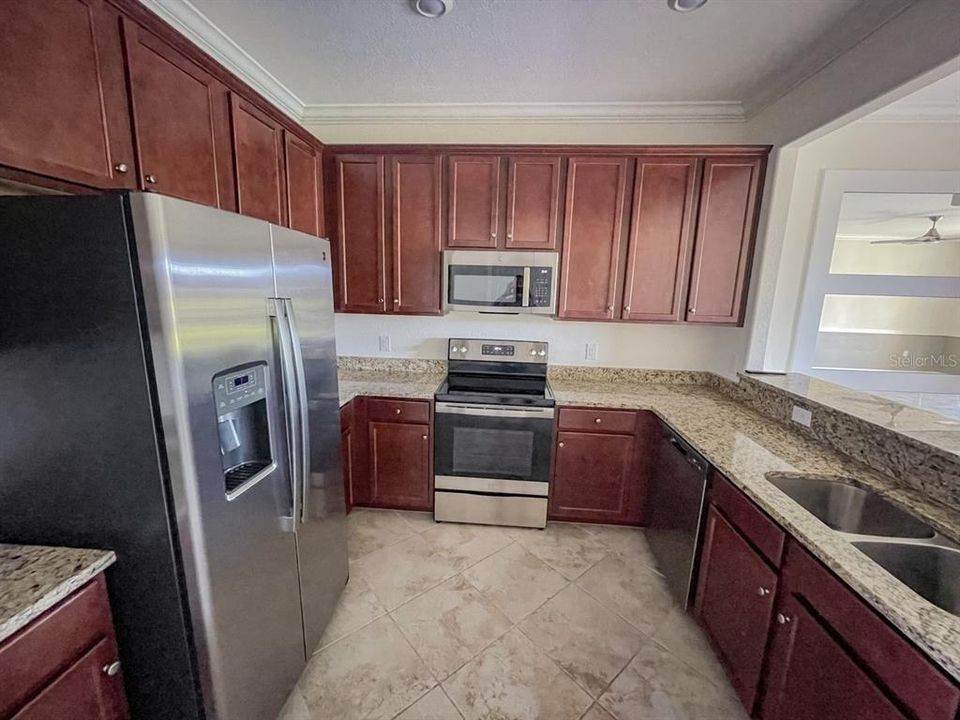 For Rent: $2,200 (3 beds, 2 baths, 1949 Square Feet)