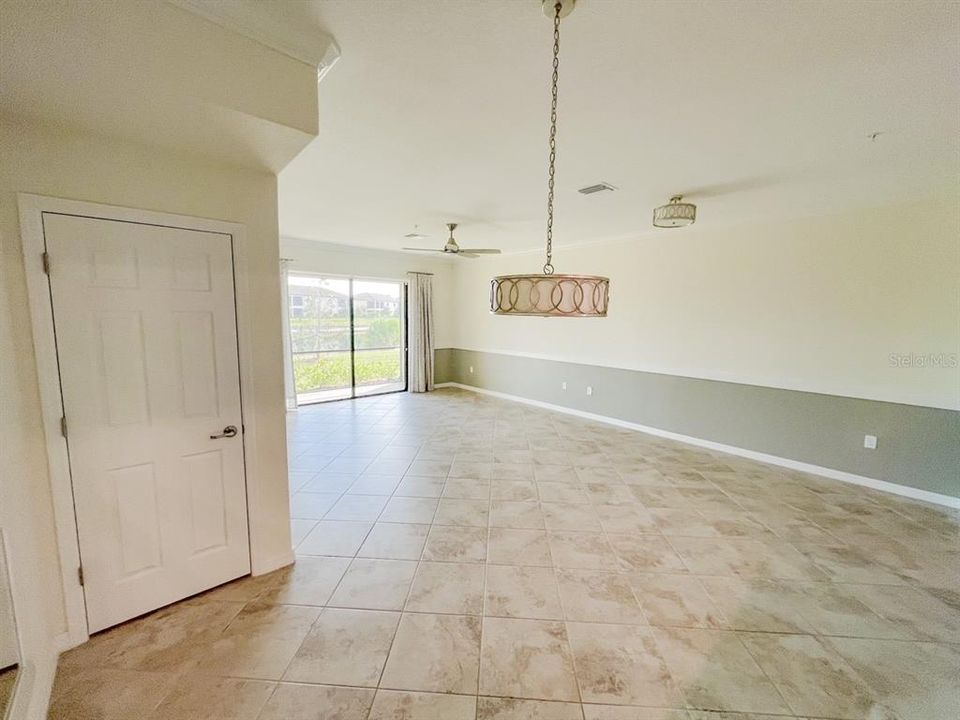 For Rent: $2,200 (3 beds, 2 baths, 1949 Square Feet)