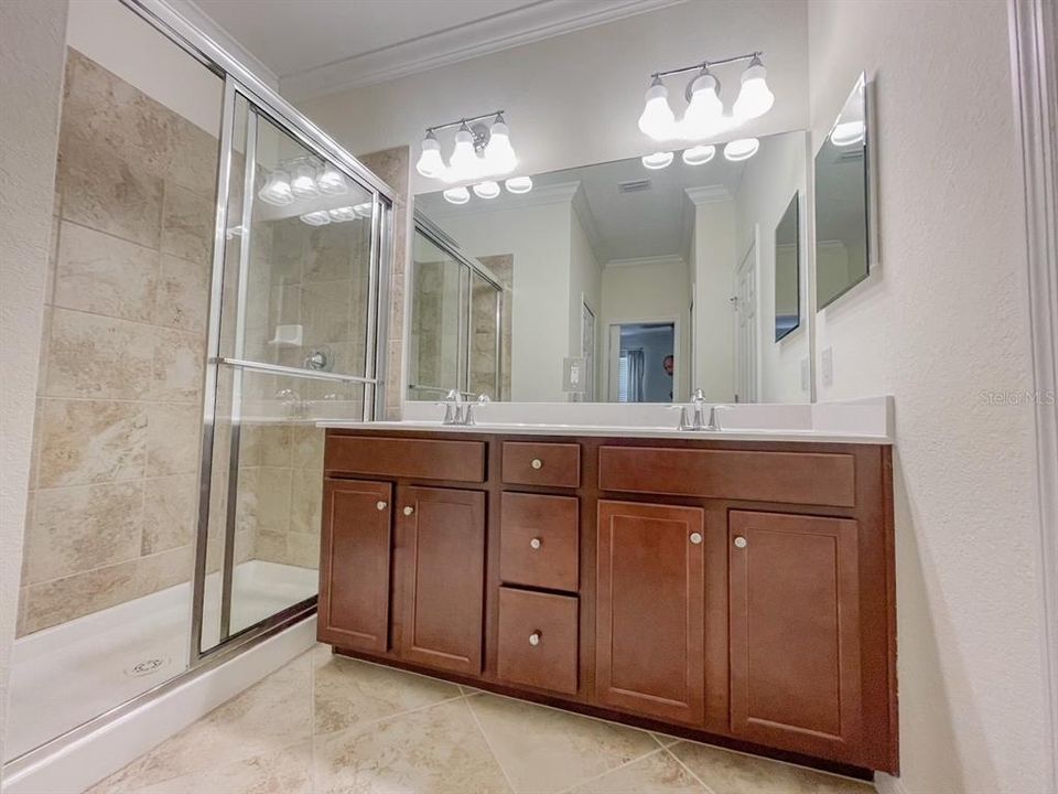 For Rent: $2,200 (3 beds, 2 baths, 1949 Square Feet)