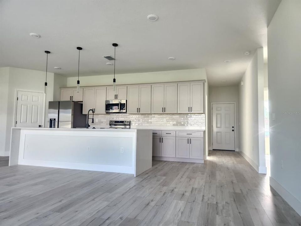 待售: $364,990 (4 贝兹, 3 浴室, 1894 平方英尺)