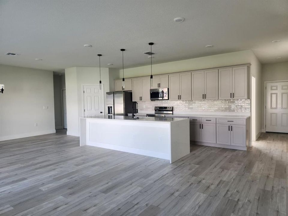 待售: $364,990 (4 贝兹, 3 浴室, 1894 平方英尺)