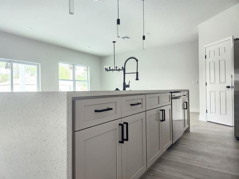 待售: $364,990 (4 贝兹, 3 浴室, 1894 平方英尺)