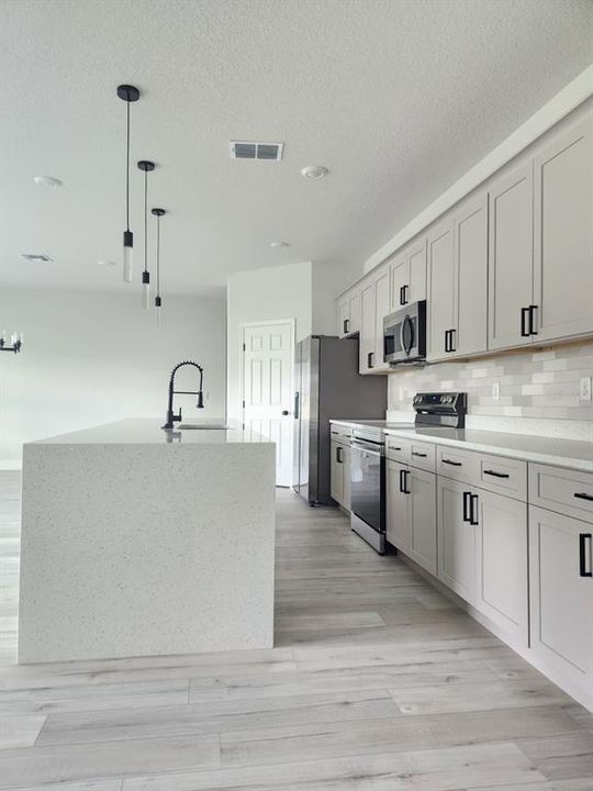 待售: $364,990 (4 贝兹, 3 浴室, 1894 平方英尺)