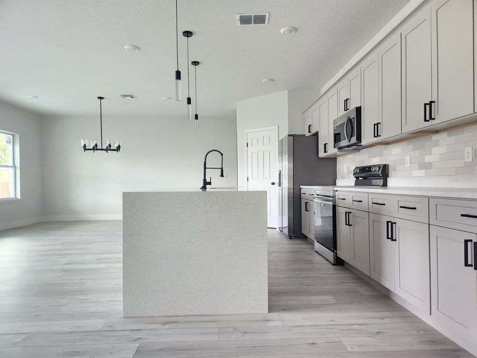 待售: $364,990 (4 贝兹, 3 浴室, 1894 平方英尺)