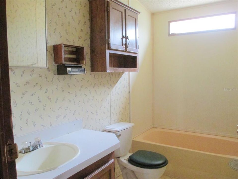 На продажу: $160,000 (3 спален, 2 ванн, 1404 Квадратных фут)