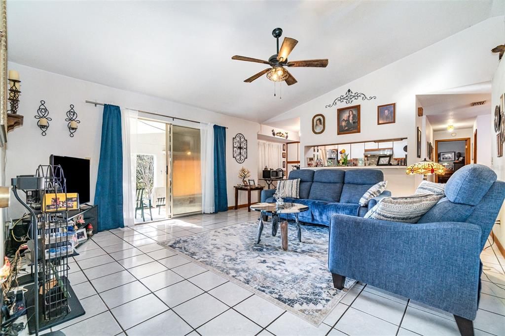 На продажу: $385,000 (3 спален, 2 ванн, 1603 Квадратных фут)