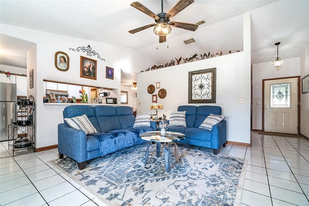 На продажу: $385,000 (3 спален, 2 ванн, 1603 Квадратных фут)