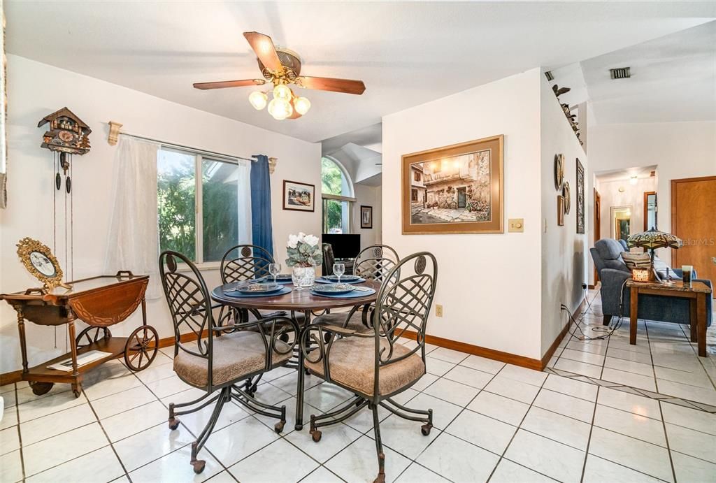 На продажу: $385,000 (3 спален, 2 ванн, 1603 Квадратных фут)