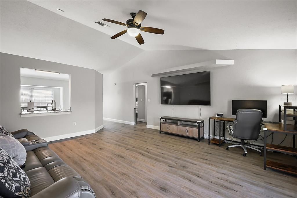 Active With Contract: $350,000 (3 beds, 2 baths, 1545 Square Feet)