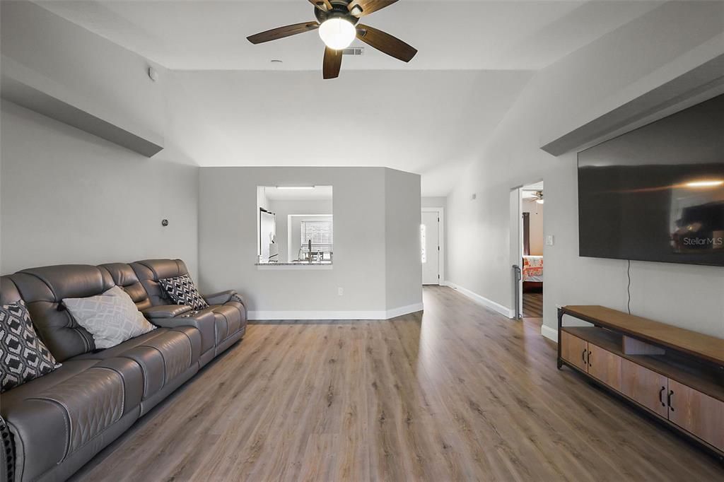 Active With Contract: $350,000 (3 beds, 2 baths, 1545 Square Feet)