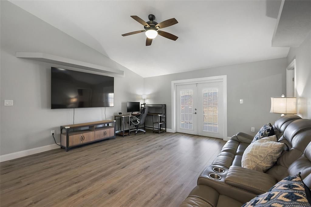 Active With Contract: $350,000 (3 beds, 2 baths, 1545 Square Feet)