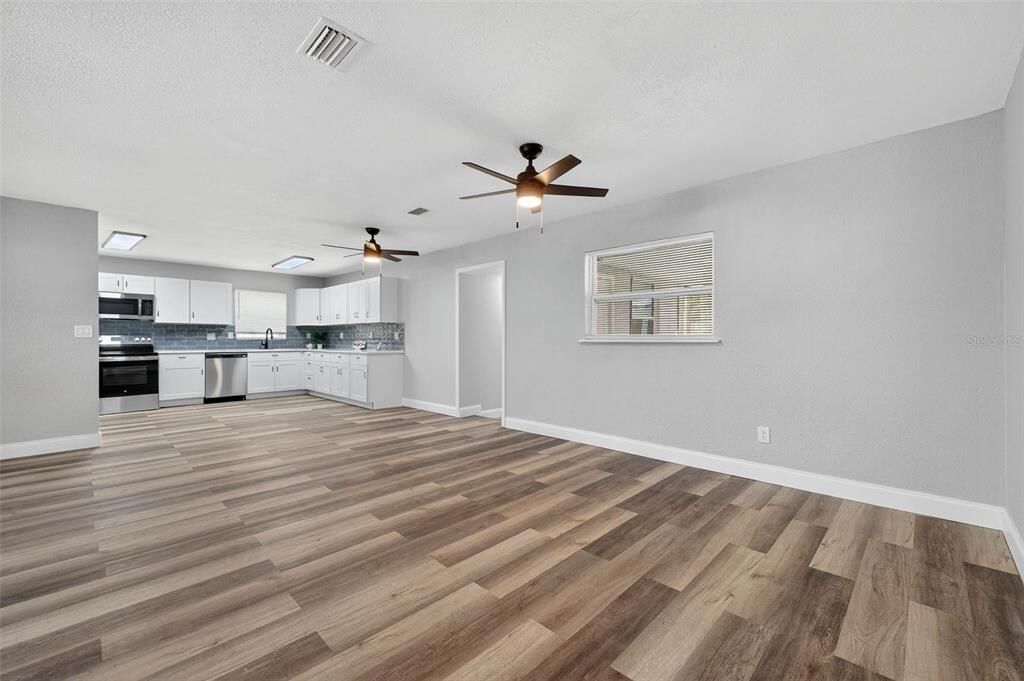 Active With Contract: $497,900 (3 beds, 2 baths, 1716 Square Feet)