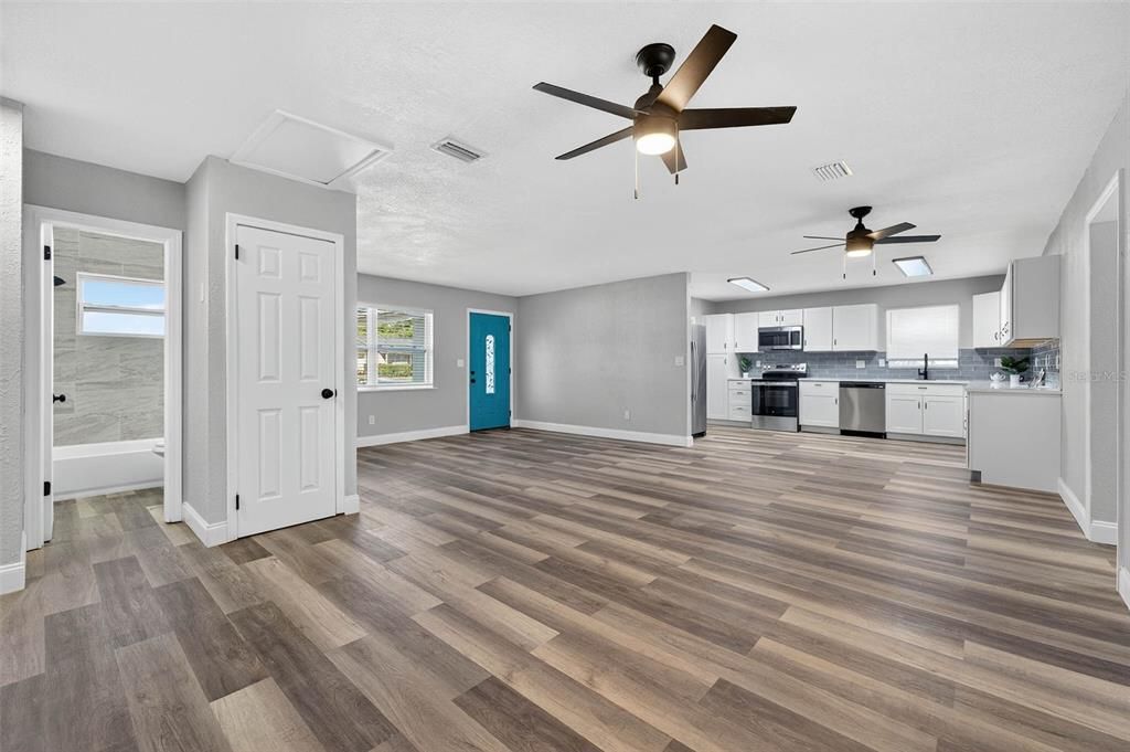 Active With Contract: $497,900 (3 beds, 2 baths, 1716 Square Feet)