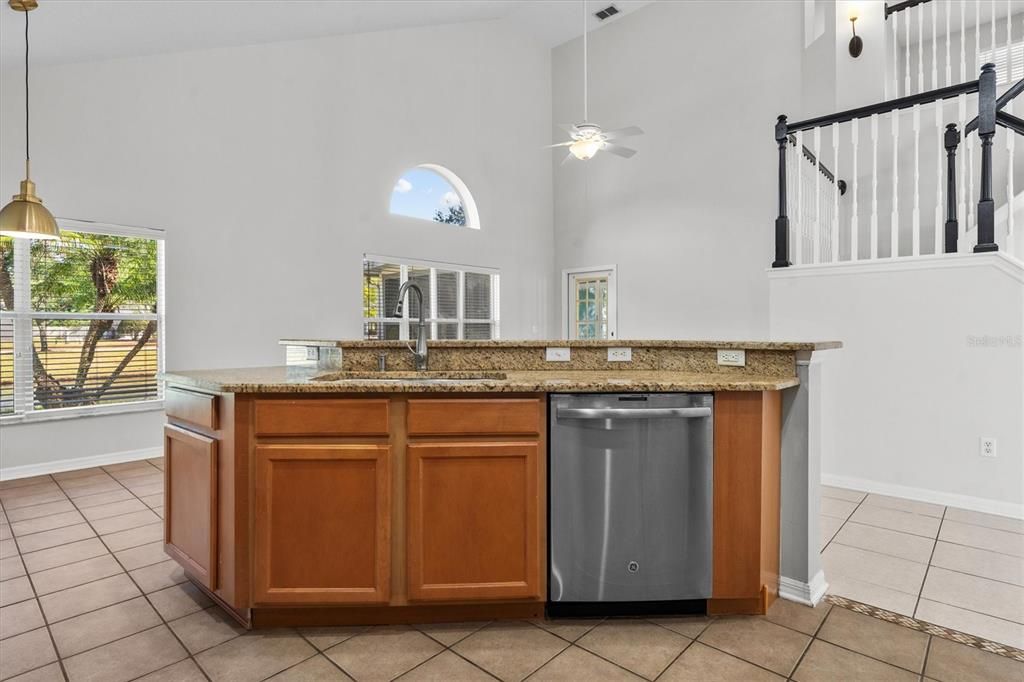 En Renta: $2,750 (4 camas, 2 baños, 2216 Pies cuadrados)