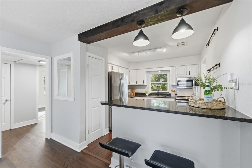 合同活跃: $575,000 (3 贝兹, 2 浴室, 1453 平方英尺)