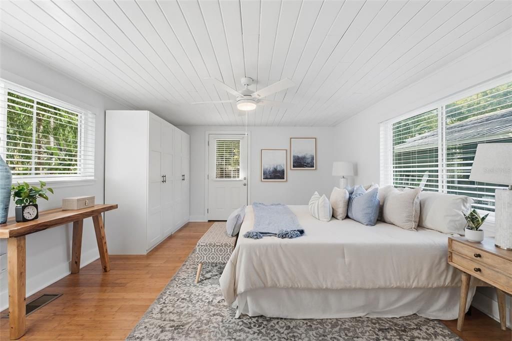 合同活跃: $575,000 (3 贝兹, 2 浴室, 1453 平方英尺)