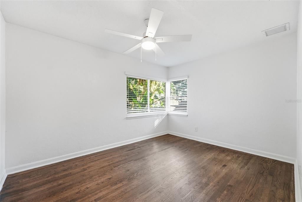 合同活跃: $575,000 (3 贝兹, 2 浴室, 1453 平方英尺)