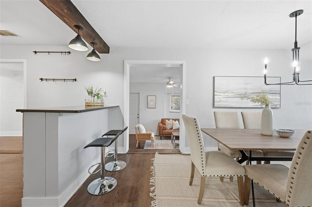 合同活跃: $575,000 (3 贝兹, 2 浴室, 1453 平方英尺)