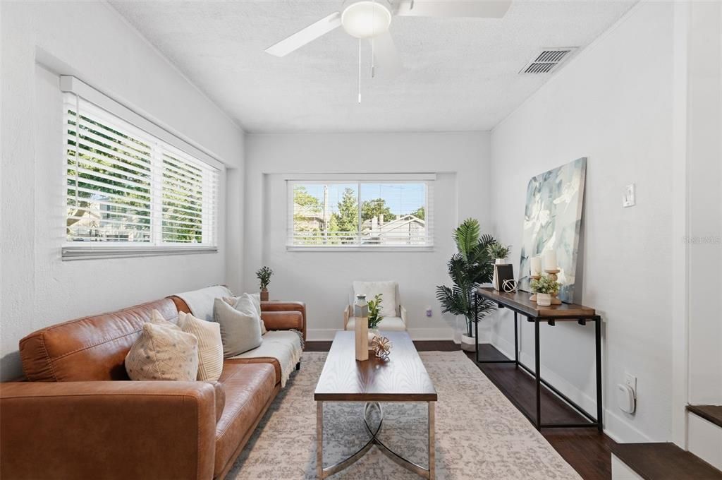 合同活跃: $575,000 (3 贝兹, 2 浴室, 1453 平方英尺)