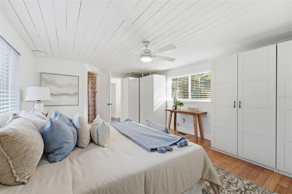 合同活跃: $575,000 (3 贝兹, 2 浴室, 1453 平方英尺)