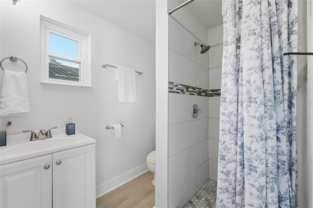 合同活跃: $575,000 (3 贝兹, 2 浴室, 1453 平方英尺)