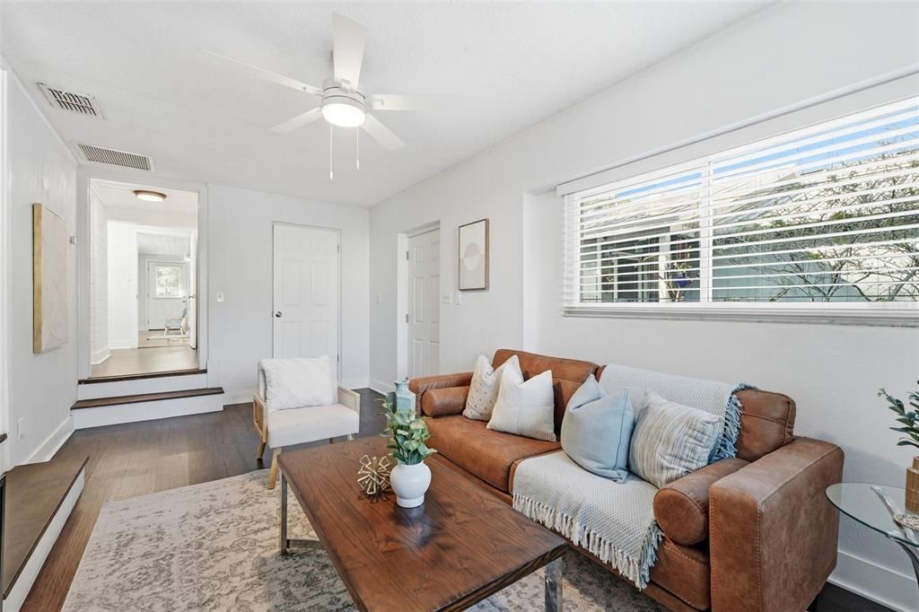 合同活跃: $575,000 (3 贝兹, 2 浴室, 1453 平方英尺)