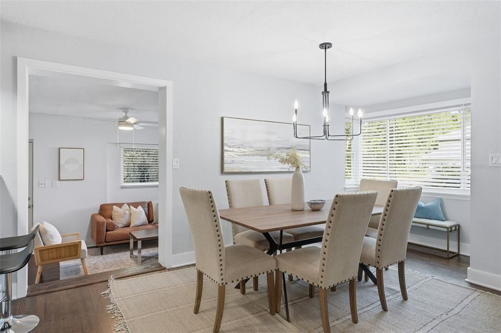 合同活跃: $575,000 (3 贝兹, 2 浴室, 1453 平方英尺)