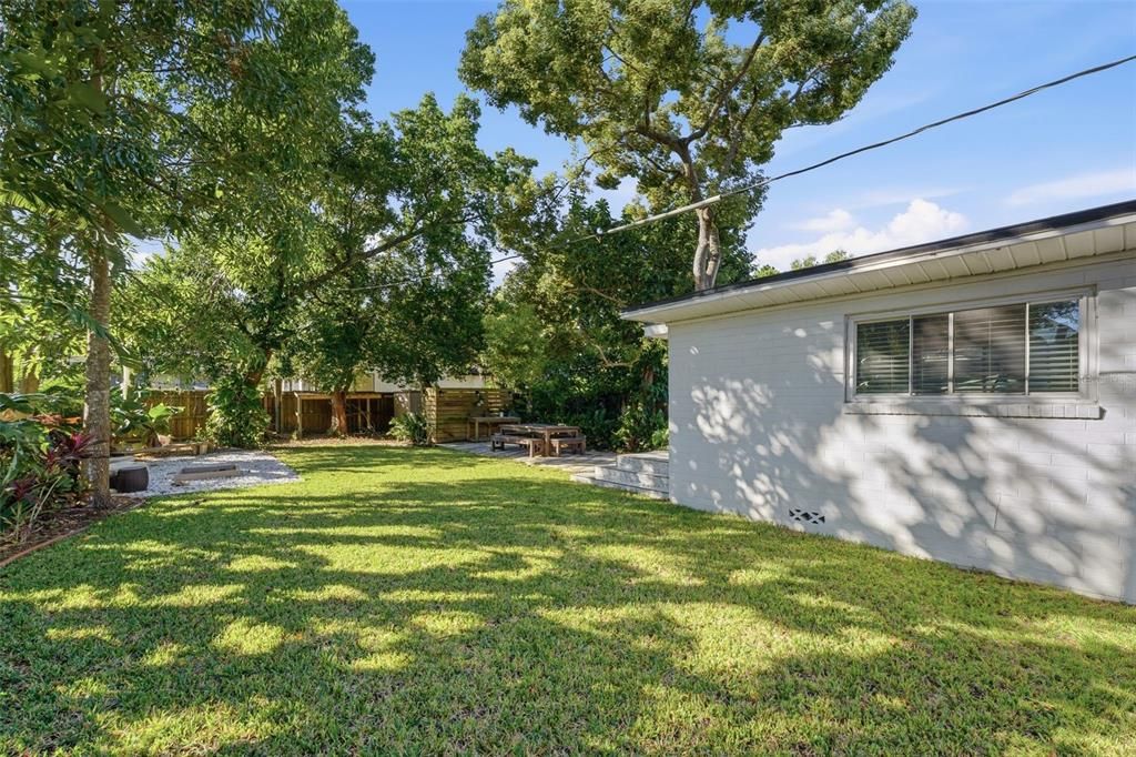 合同活跃: $575,000 (3 贝兹, 2 浴室, 1453 平方英尺)