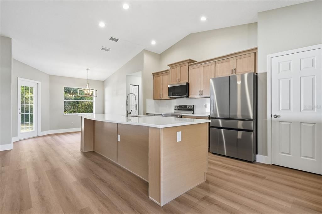 For Sale: $325,000 (3 beds, 2 baths, 1779 Square Feet)