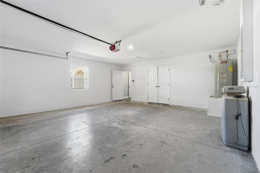 For Sale: $325,000 (3 beds, 2 baths, 1779 Square Feet)