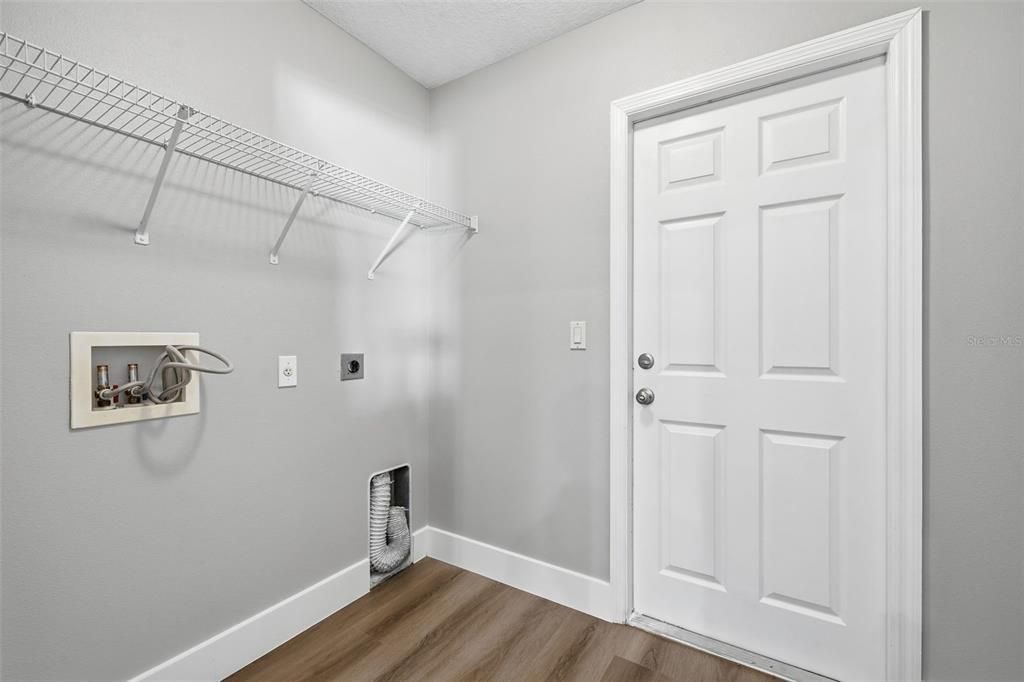 For Sale: $325,000 (3 beds, 2 baths, 1779 Square Feet)