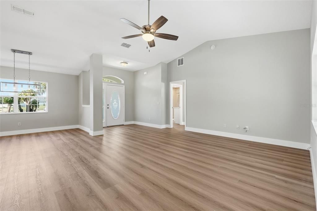 For Sale: $325,000 (3 beds, 2 baths, 1779 Square Feet)