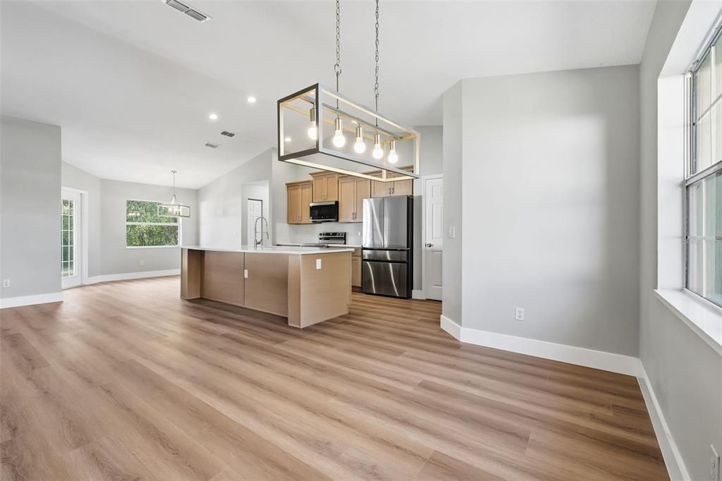 For Sale: $325,000 (3 beds, 2 baths, 1779 Square Feet)