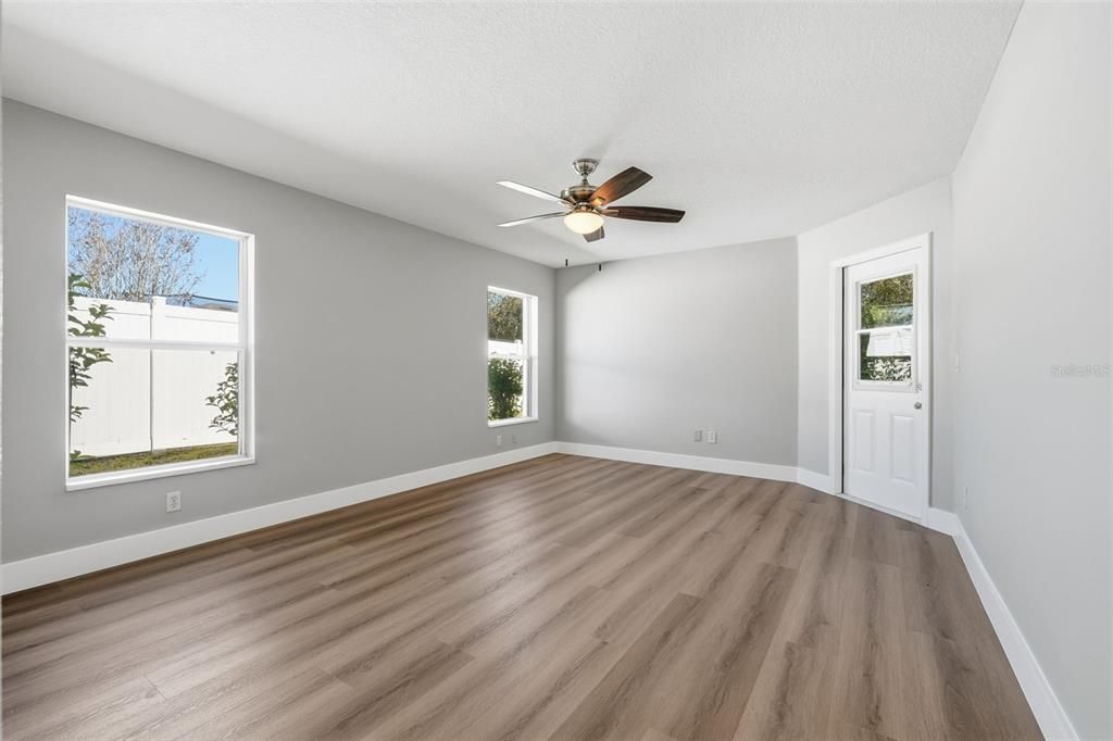 For Sale: $325,000 (3 beds, 2 baths, 1779 Square Feet)