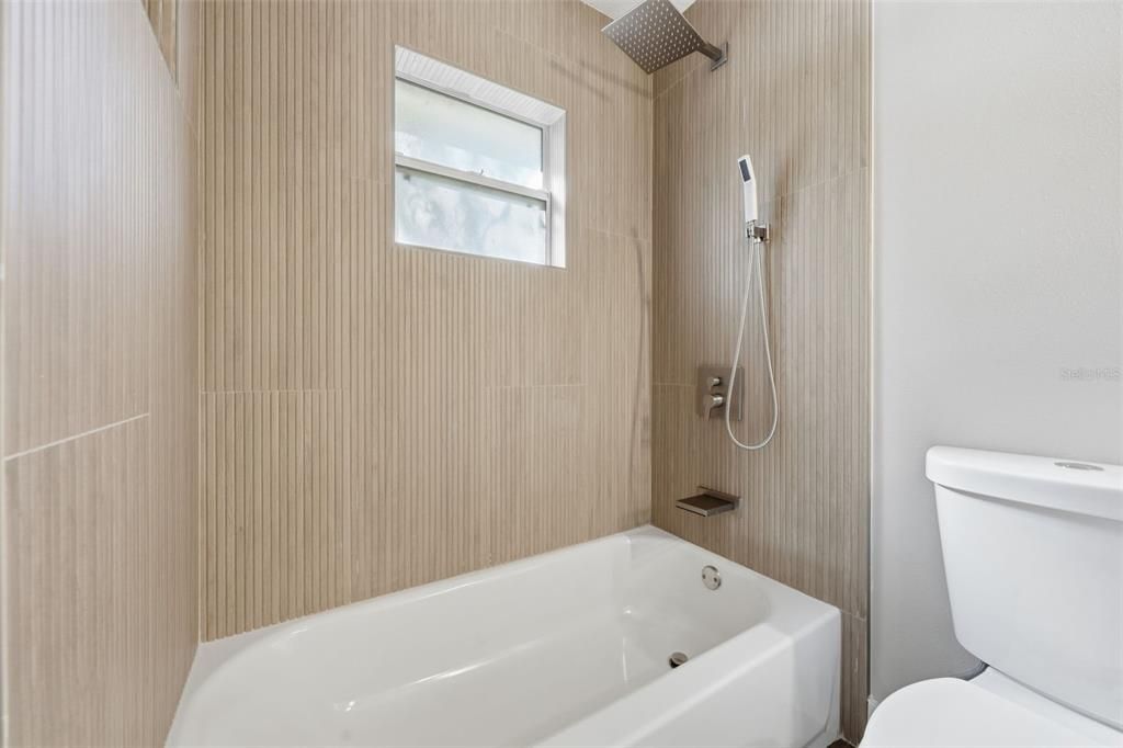 For Sale: $325,000 (3 beds, 2 baths, 1779 Square Feet)