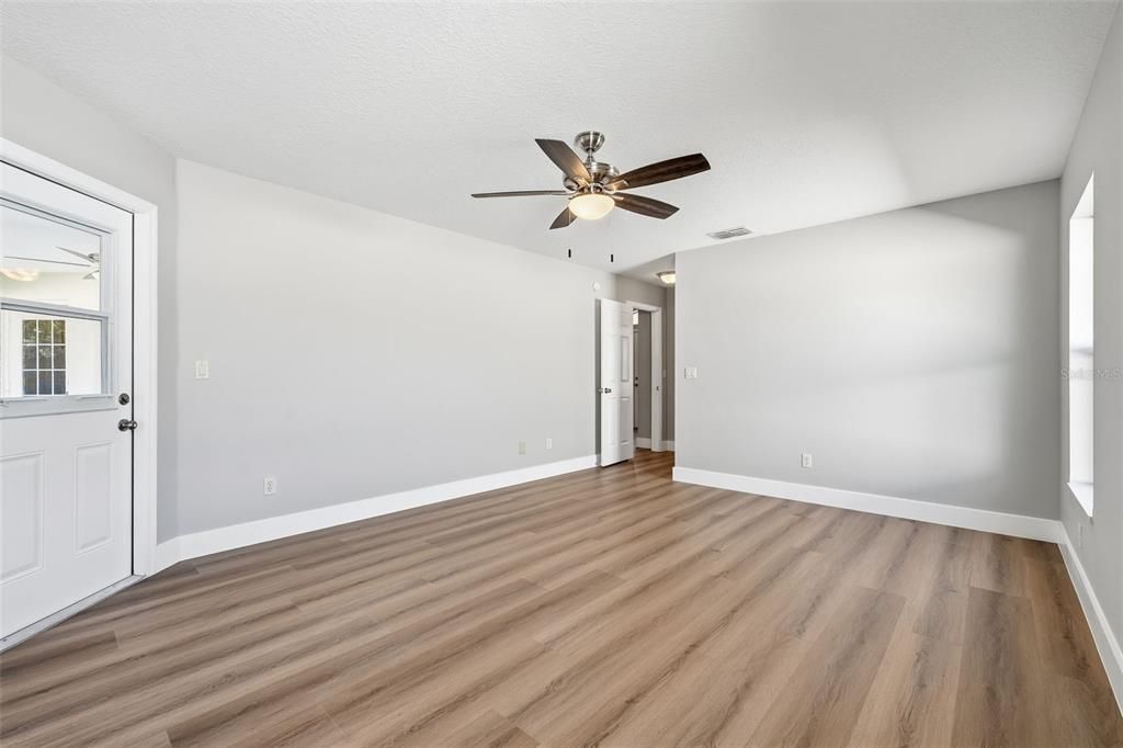 For Sale: $325,000 (3 beds, 2 baths, 1779 Square Feet)