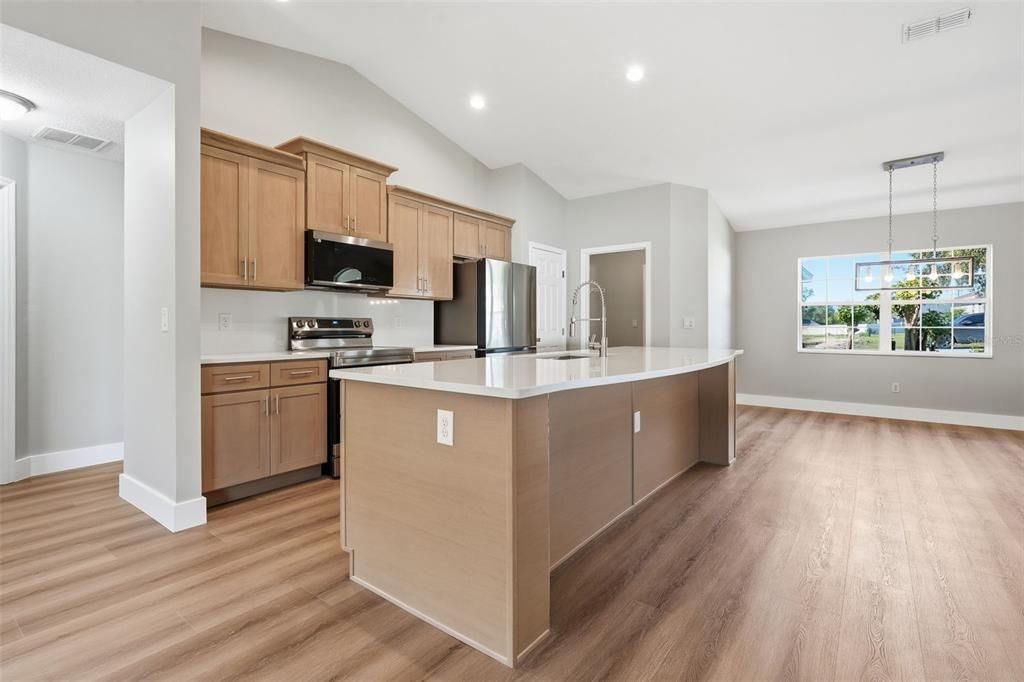 For Sale: $325,000 (3 beds, 2 baths, 1779 Square Feet)