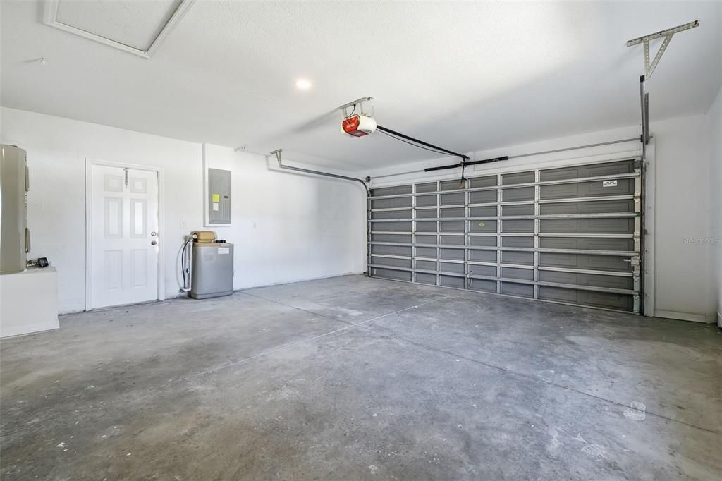 For Sale: $325,000 (3 beds, 2 baths, 1779 Square Feet)