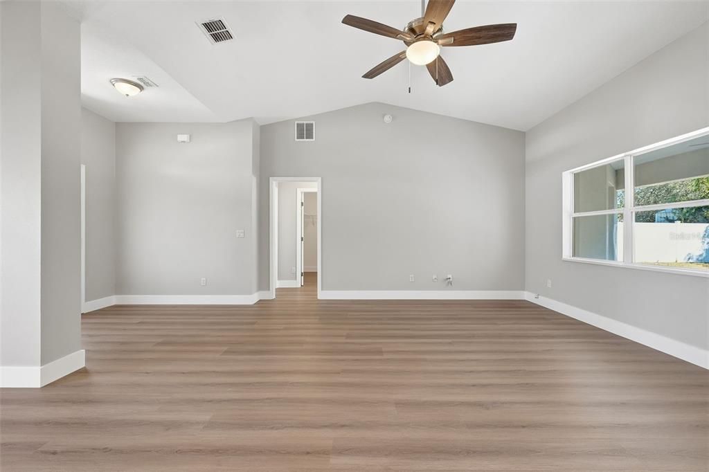 For Sale: $325,000 (3 beds, 2 baths, 1779 Square Feet)