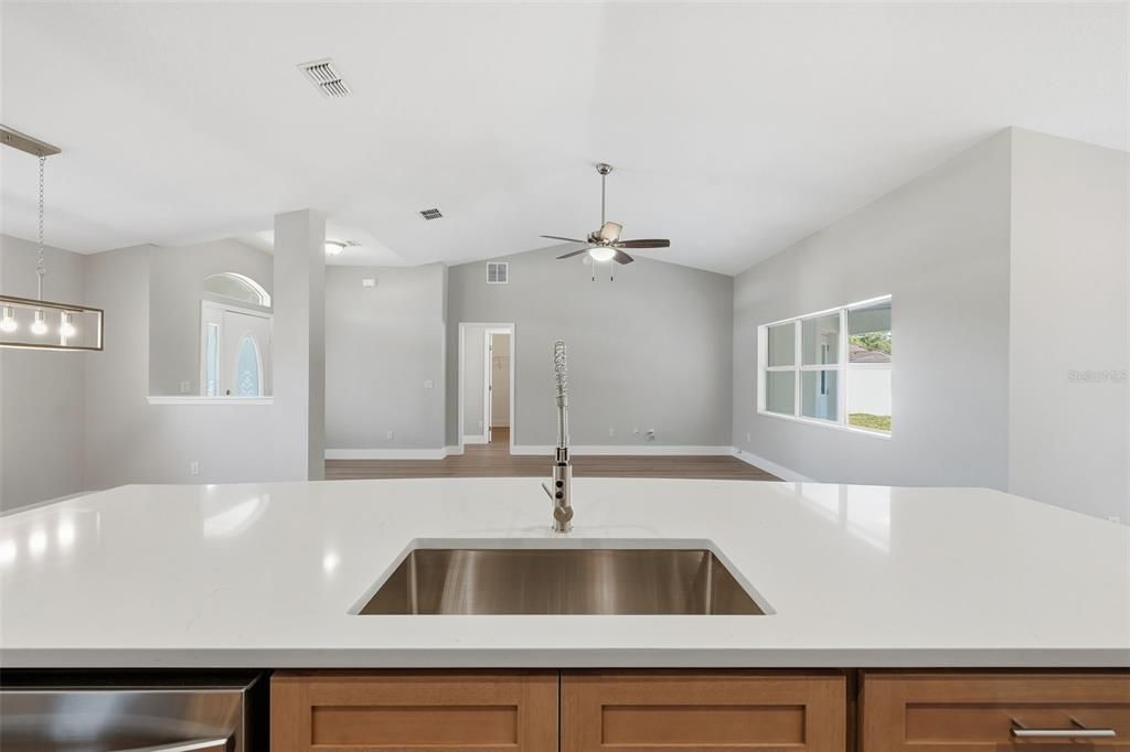 For Sale: $325,000 (3 beds, 2 baths, 1779 Square Feet)