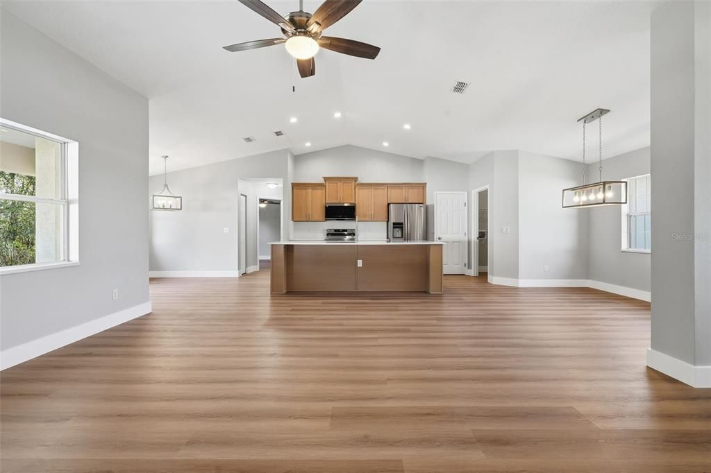 For Sale: $325,000 (3 beds, 2 baths, 1779 Square Feet)