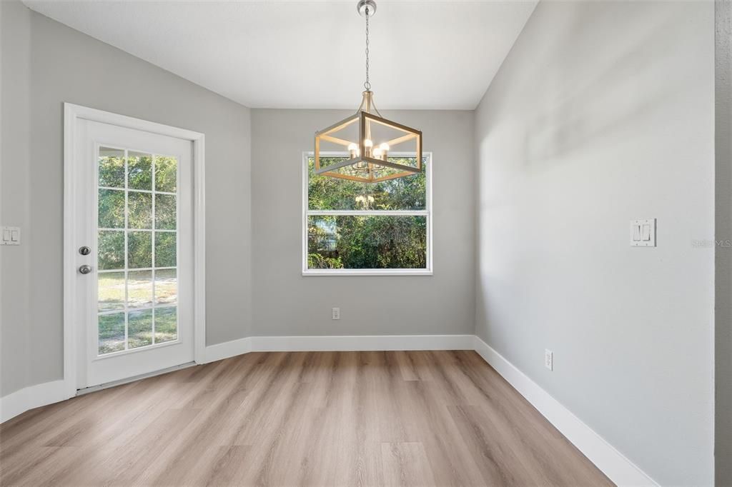 For Sale: $325,000 (3 beds, 2 baths, 1779 Square Feet)