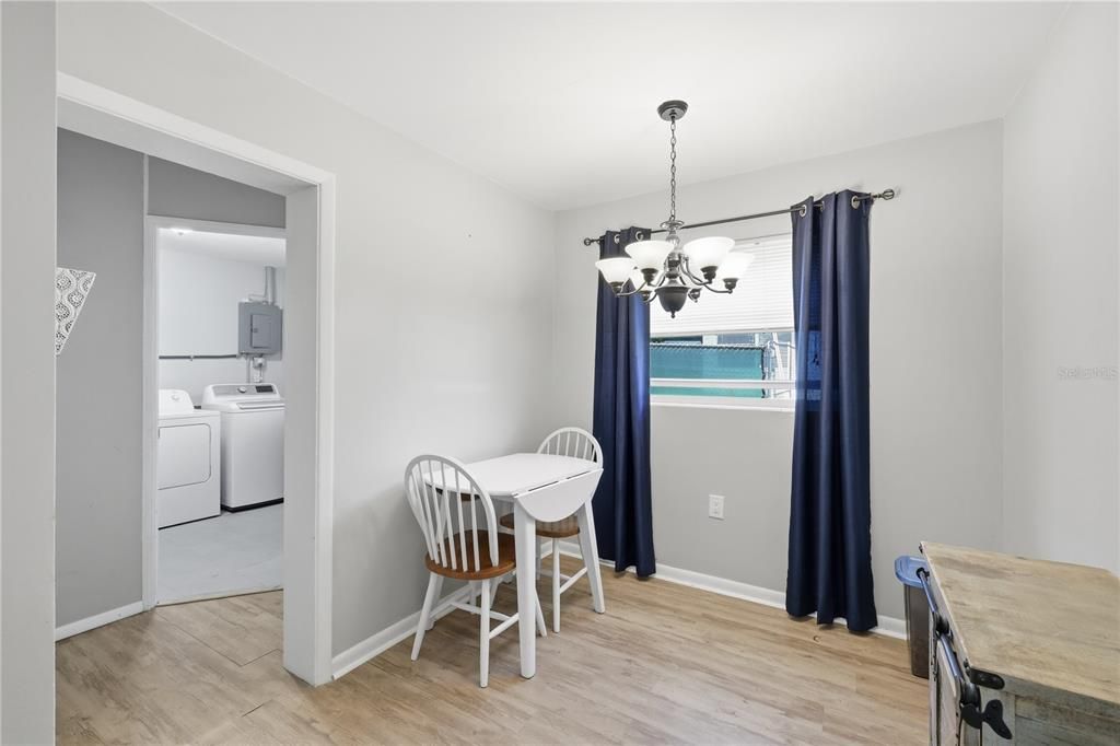 Active With Contract: $159,000 (2 beds, 1 baths, 832 Square Feet)