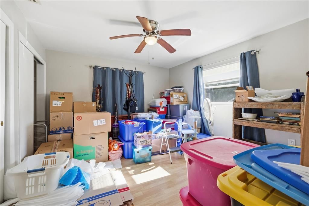 Active With Contract: $159,000 (2 beds, 1 baths, 832 Square Feet)