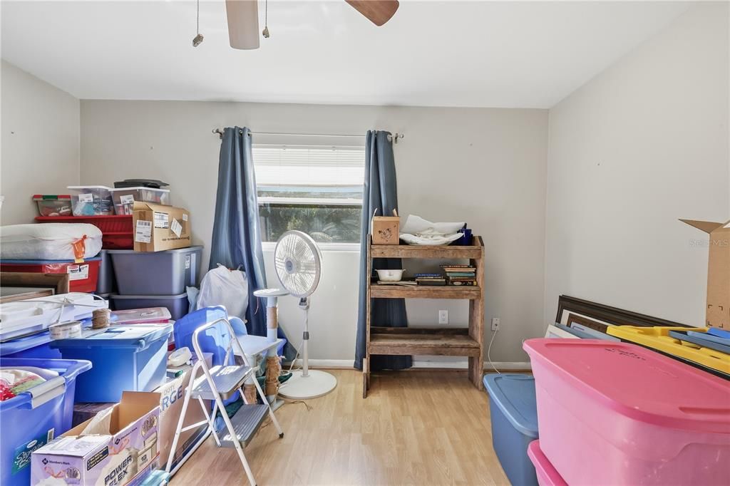 Active With Contract: $159,000 (2 beds, 1 baths, 832 Square Feet)