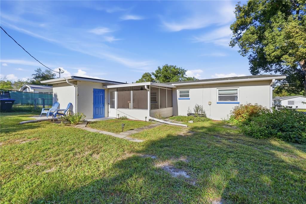 Active With Contract: $159,000 (2 beds, 1 baths, 832 Square Feet)