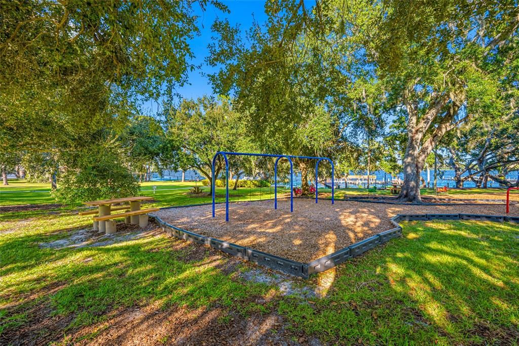 Active With Contract: $699,000 (4 beds, 3 baths, 2786 Square Feet)