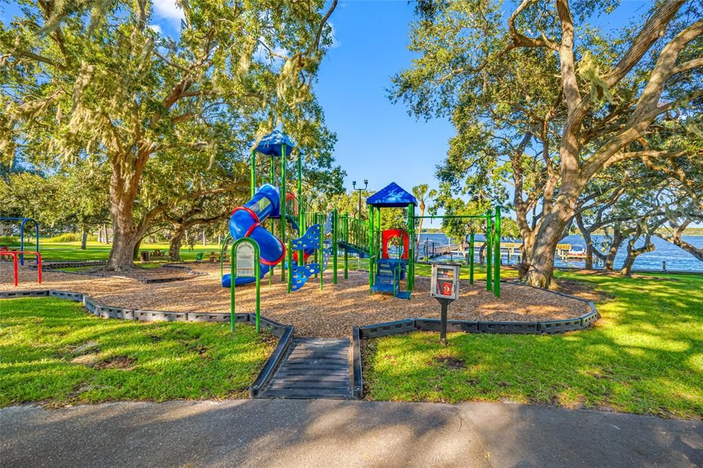 Active With Contract: $699,000 (4 beds, 3 baths, 2786 Square Feet)